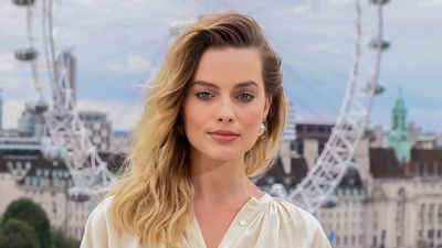 Margot Robbie's butter yellow top and white jeans outfit proves that this is a timeless colour combination that's worth investing in