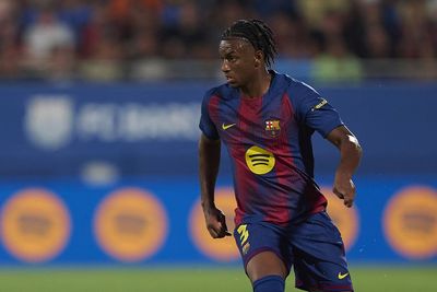 Manchester United await signing approval from Barcelona’s Alejandro Balde: report