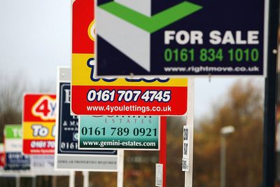British home sales slump as mortgage rates and uncertainty hit market
