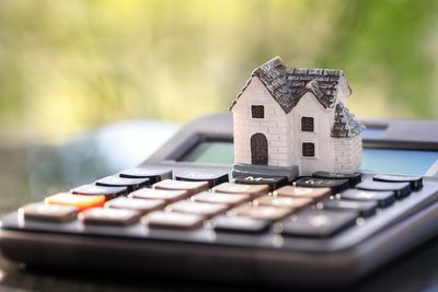 First major bank offers mortgage rate below 4% – but there’s a catch