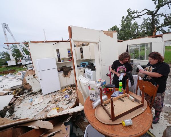 Weather tracker: Tornadoes and giant hail in central US