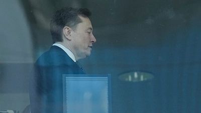 Elon Musk clashes with OpenAI lawyer on third day of trial over ChatGPT maker