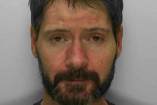Fraudster fugitive tracked down to Czech Republic after iPhone email signature blunder