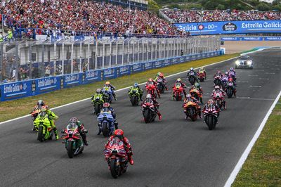 Should there be a tear-off rule following Marco Bezzecchi's Jerez incident?