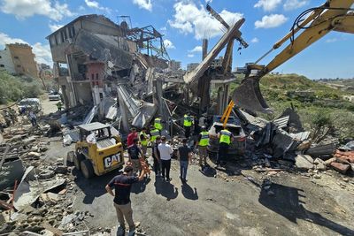 Israel accused of breaking ceasefire after missile strikes kill 17 in Lebanon