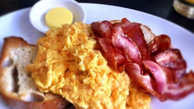 ‘You might never want them again’: Hotel worker shows how buffet scrambled eggs are really made – your doctor won’t be happy seeing this