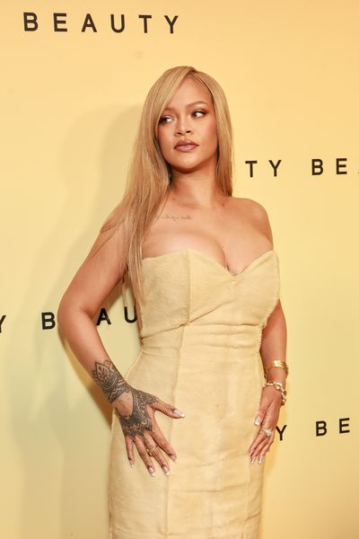 How to Master Yellow Carpet Fashion with Styling Tips for Bold Yellow and Gold Looks