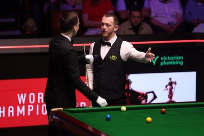 Farcical scenes hit Crucible as Wu Yize pips Mark Allen in 'embarrassing' marathon frame