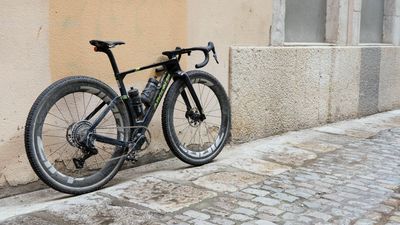 Like shooting fish in a barrel – I spotted a new Argon18 aero gravel bike while trying to have a beer after work at The Traka