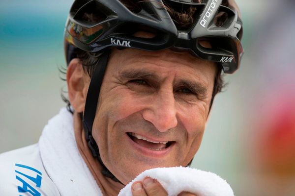 Alex Zanardi, auto racing champion who won Paralympic gold after life-altering accidents, dies at 59