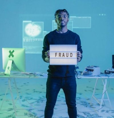 The Background-Noise Call: How Scammers Use Ambient Sound to Test Whether You’ll Stay on the Line