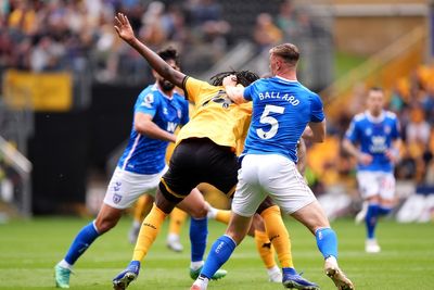 Dan Ballard sees red for hair-pull as Sunderland draw with Wolves