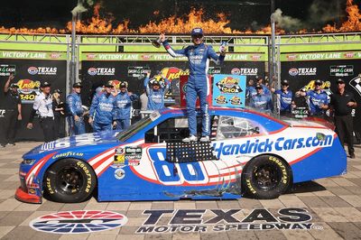 Kyle Larson narrowly wins NASCAR O'Reilly race at Texas