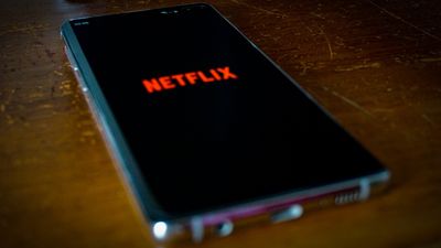 Netflix vs Disney Stock 2026: Which Streaming Giant Is the Smarter Buy for Investors?
