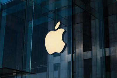 Alphabet vs Apple Stock 2026: Why GOOGL Edges Out AAPL as the Smarter Buy for Growth Investors