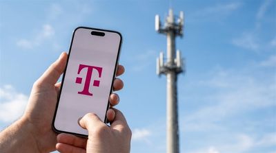 Q1 2026 Telecom Wars: Analyst Eye 30% Gains in T-Mobile Post-Earnings