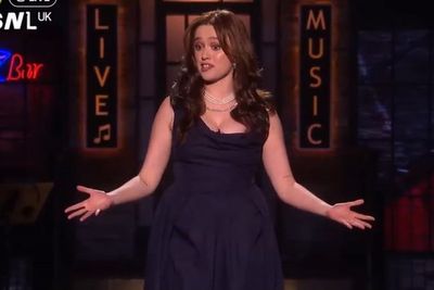 Aimee Lou Wood praised by fans for SNL hosting debut following joke controversy