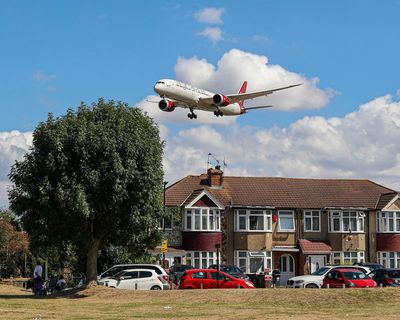 Heathrow in talks with airlines to end row that could delay third runway