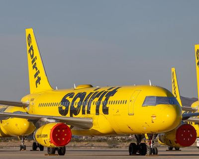 Spirit pilot gets ‘overwhelming’ send-off from Southwest after his final flight is cancelled