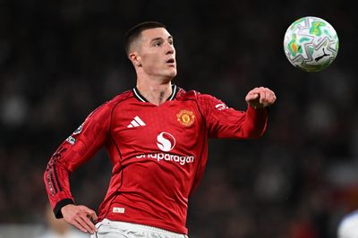 Manchester United: Michael Carrick issues Benjamin Sesko injury update as star forced off against Liverpool