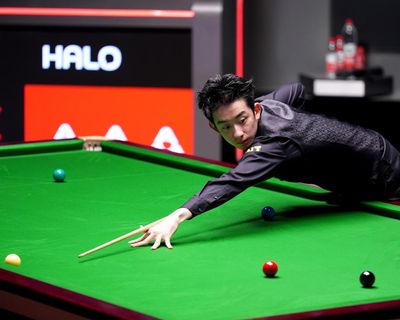 Wu Yize in driving seat but Shaun Murphy stays in touch in Crucible final