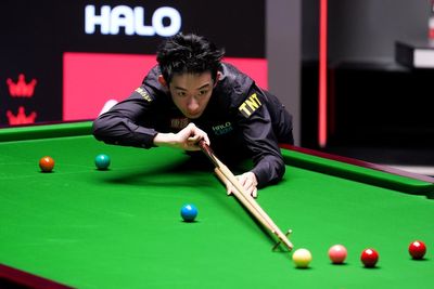 Phones, protests and Shaun Murphy can’t stop flying Wu Yize in first world snooker final