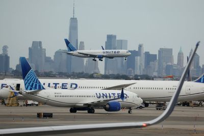 United Airlines flight strikes truck and light pole before landing at Newark Airport