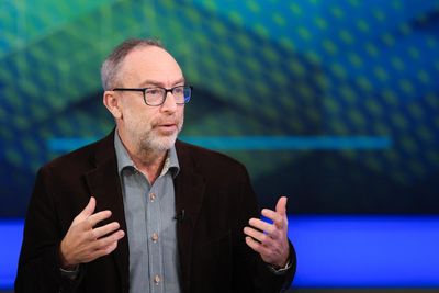 Wikipedia founder brands Australia’s social media ban an ‘unmitigated disaster’ and ‘embarrassment’