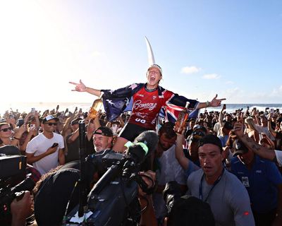 Steph Gilmore sparks bedlam on Gold Coast as surf great rolls back years with WSL win