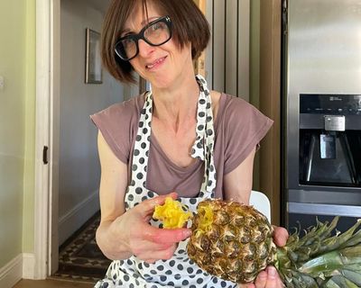 I tried to eat a pineapple without using a knife. It did not go well