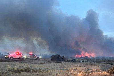 Huge wildfire engulfs nearly 1,000 acres in Arizona and is still spreading: ‘It’s like a war zone’