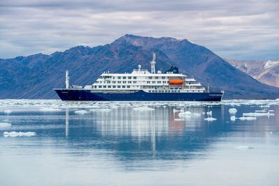 A cruise ship is waiting for help after a suspected outbreak of rare hantavirus onboard killed 3