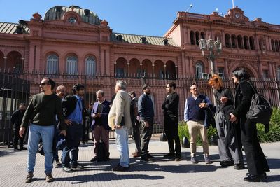Argentina's Milei restores press access to presidency after a ban sparks backlash
