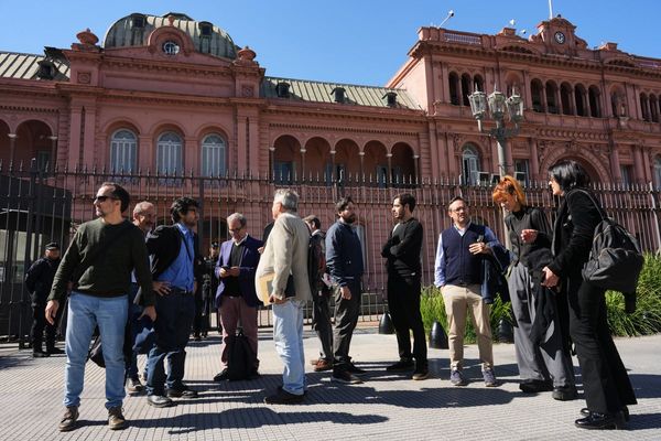 Argentina's Milei restores press access to presidency after a ban sparks backlash