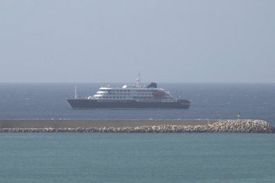More than 20 Britons trapped on cruise ship amid suspected hantavirus outbreak as Cape Verde blocks it from docking