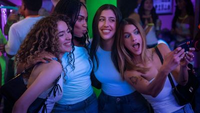 Roommates Is Still Rolling On Netflix, And I Know What I Want A Spinoff To Be About