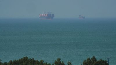 U.S. and Iran exchange fire in strait as Trump attempts to open shipping lane