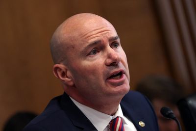MAGA senator shredded for repost of OJ and Nicole Brown Simpson meme as Elizabeth Warren and Spirit Airlines