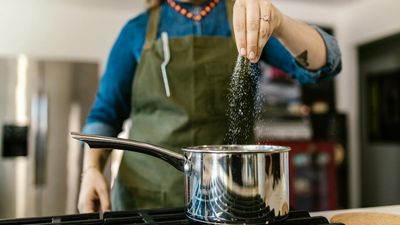 This $200 electric spoon tricks your brain into tasting salt and doctors say it could change low-sodium diets forever