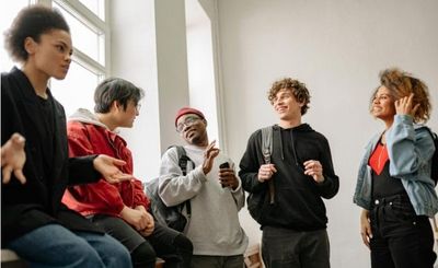 11 Common Phrases That Make You Seem Rude in Group Settings
