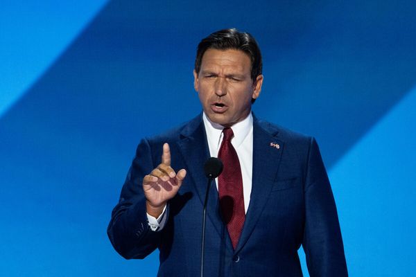 DeSantis signs new Republican-favored congressional map into law