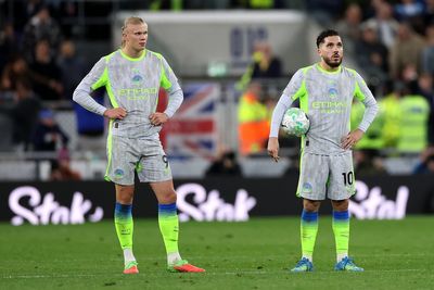 Everton 3-3 Man City: Advantage Arsenal in title race as 13-minute barrage earns Toffees surprise draw
