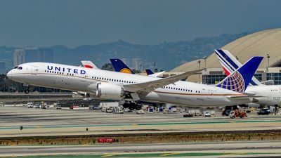 Cincinnati man’s horrendous United Airlines flight started with random drips of mystery liquid and ended with him ‘completely soaked,’ with no help