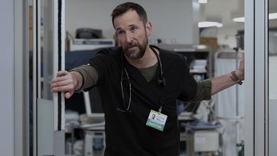 Noah Wyle's 'Really Good At Putting Gloves On' For The Pitt, And I Can't Believe His Co-Star Pranked Him Over It