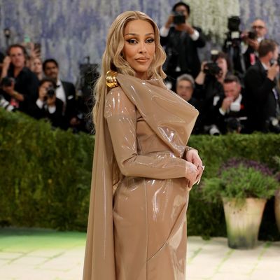 Doja Cat Masters a Razor-Sharp Wing at the 2026 Met Gala