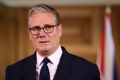 Minister warns Labour MPs against ‘doomscrolling through leaders’