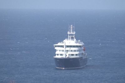 Passengers must stay on hantavirus cruise until it reaches the Canary Islands
