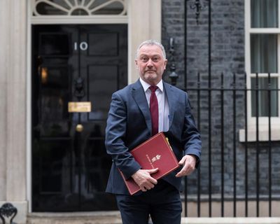 Cabinet minister warns Labour against ‘doomscrolling’ through leaders like the Tories