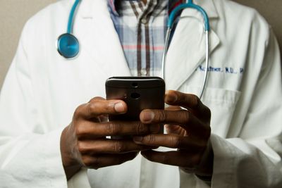 Top 5 Team Chat Apps to Help Your Internal Communication Be HIPAA Compliant