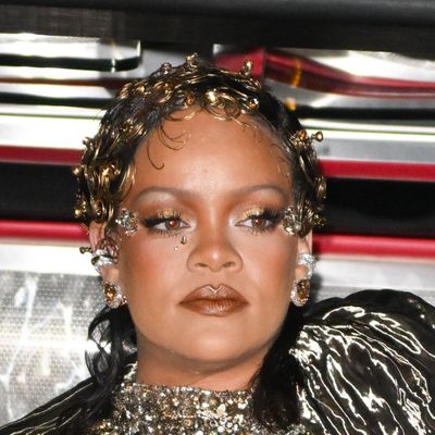 Rihanna’s 2026 Met Gala Beauty Look Is Pure Gilded Glam